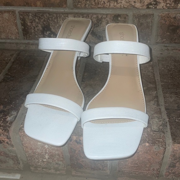 White mule kitten heels - Picture 1 of 3